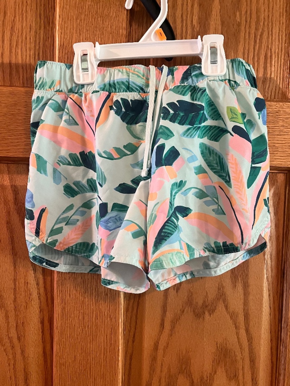 Old Navy rainforest pattern active shorts